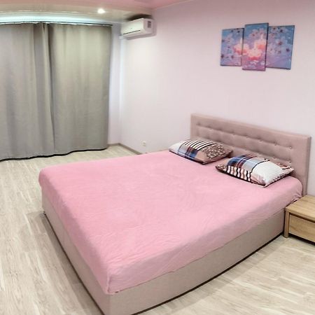 קייב Apartment Near Metro Pozniaky מראה חיצוני תמונה