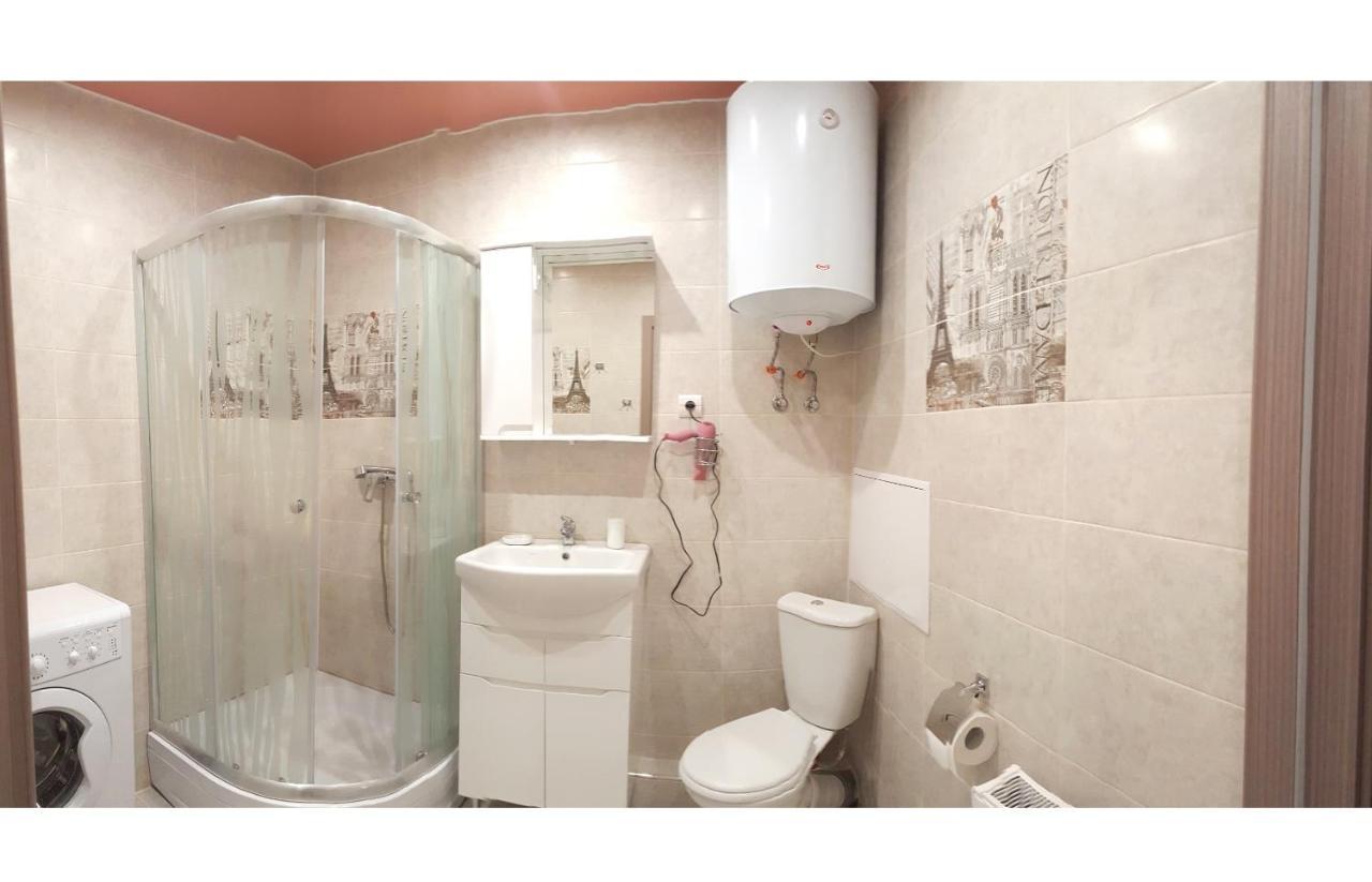 קייב Apartment Near Metro Pozniaky מראה חיצוני תמונה